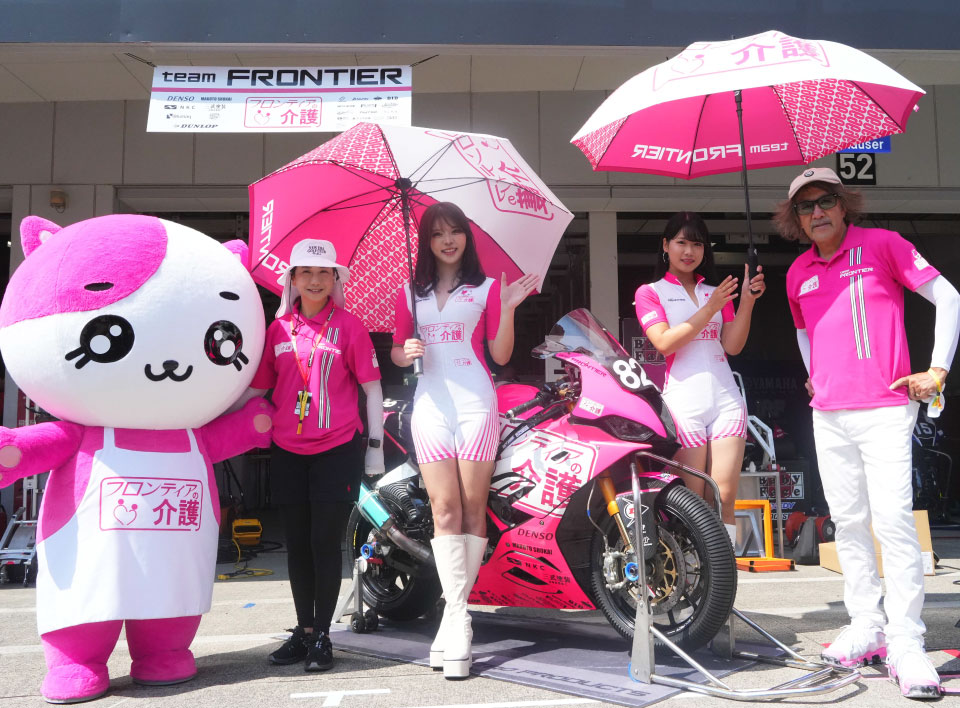2025年 鈴鹿8耐 TEAM FRONTIER 集合写真