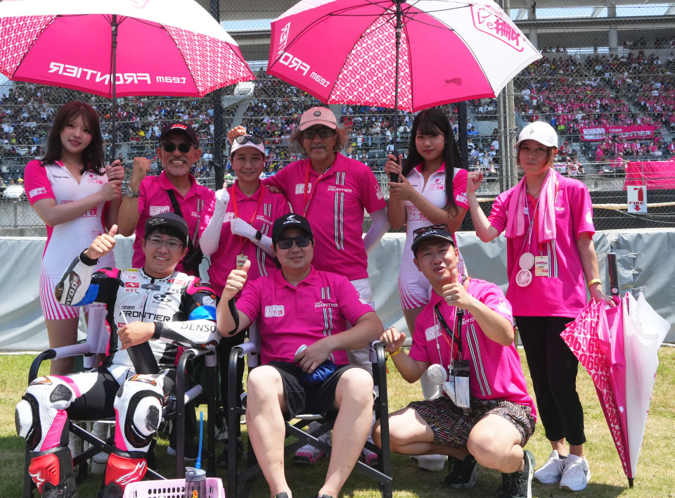 2025年 鈴鹿8耐 TEAM FRONTIER 集合写真